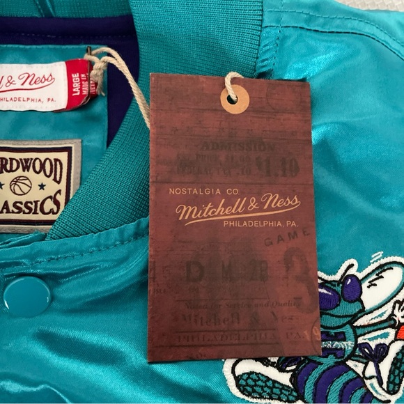 New Mitchell & Ness NBA Charlotte Hornets Lightweight Satin Jacket Size Large - Picture 4 of 10